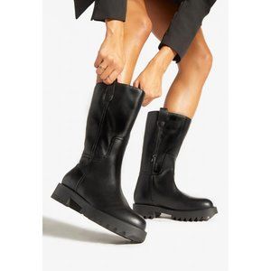 - Women's Chunky sole mid-calf Black Flat boots size 7.5